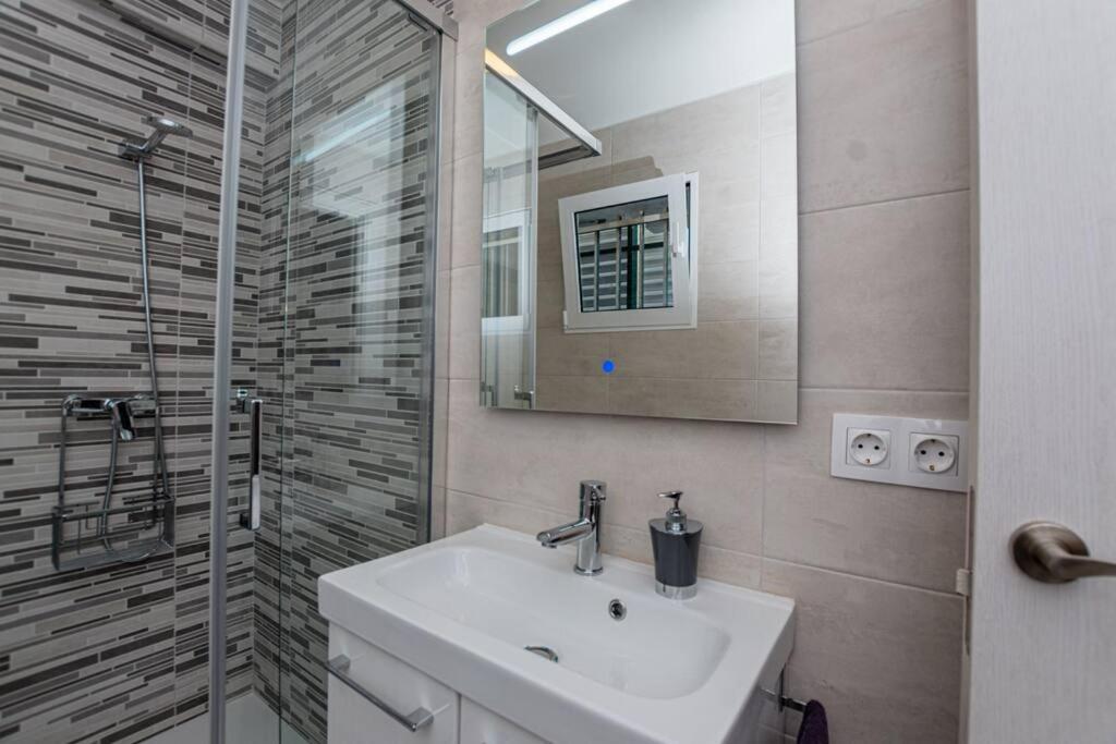 Apartamento En ซาลอว์ ภายนอก รูปภาพ